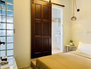 1 bedroom, desk, laptop workspace, blackout curtains - OYAJI Guesthouse (Tainan)