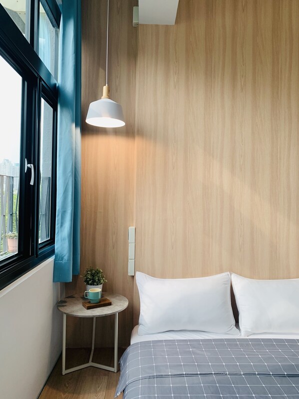 Deluxe Double Room, 1 Bedroom | 1 bedroom, desk, laptop workspace, blackout drapes - OYAJI Guesthouse (Tainan)