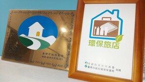 32-inch flat-screen TV with digital channels, TV