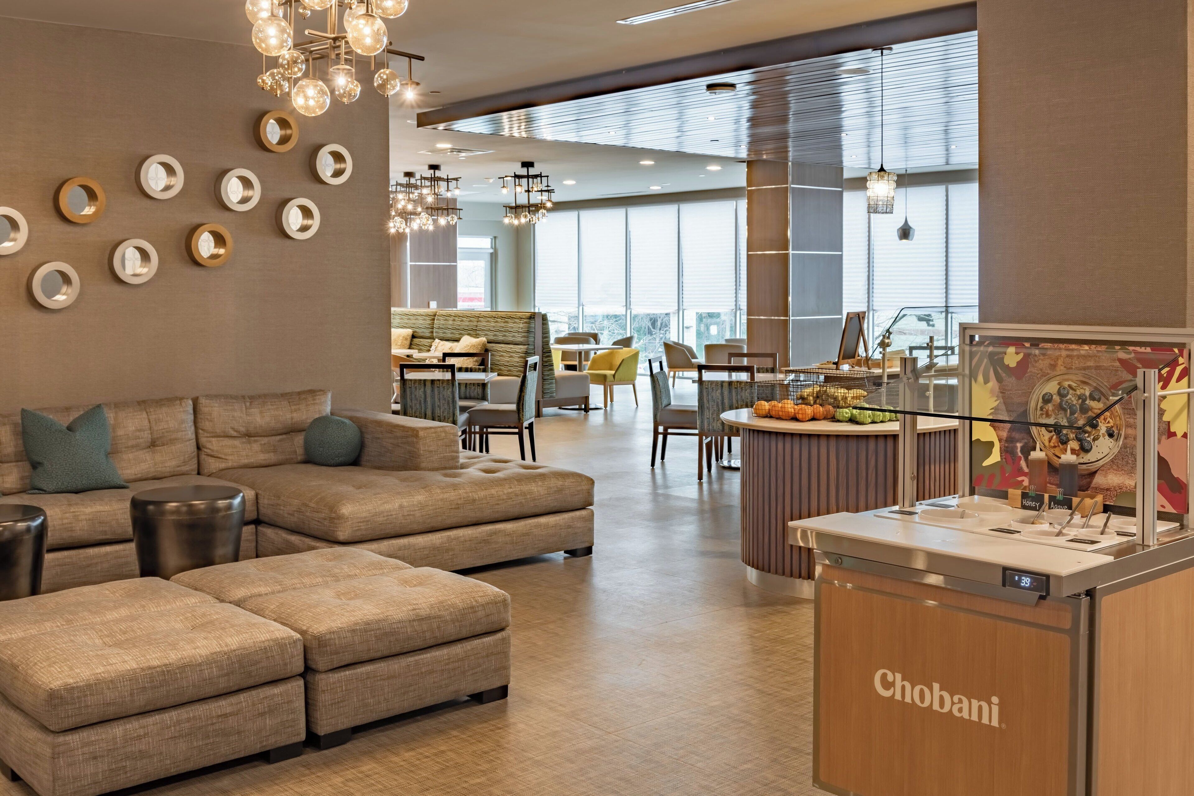 朝食 (ビュッフェ)、毎日提供 (無料)