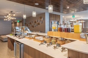 Free daily buffet breakfast - Element by Marriott Dallas Downtown East (Dallas)