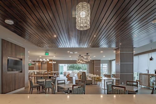Buffet déjeuner gratuit tous les jours