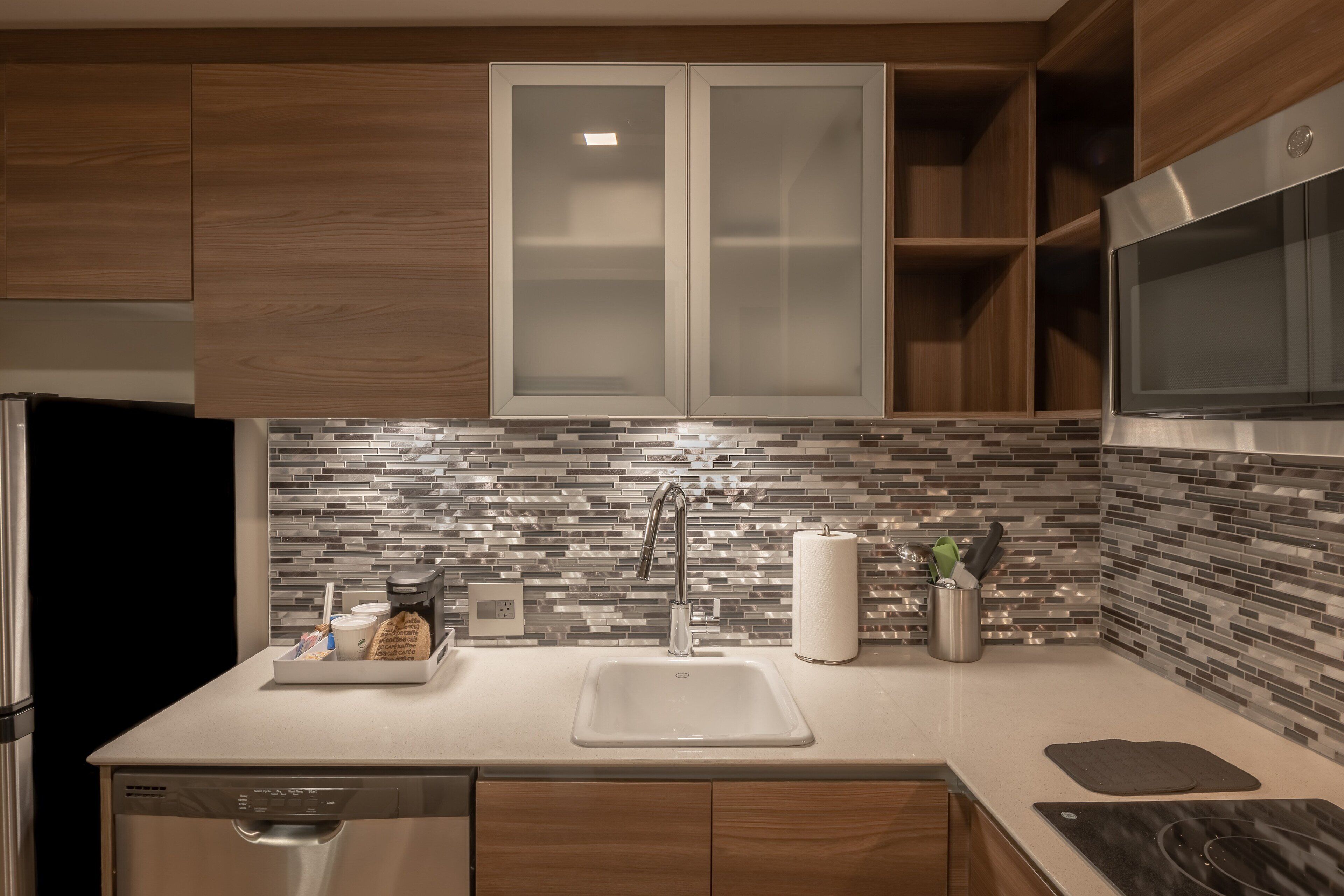 fridge, microwave, coffee/tea maker