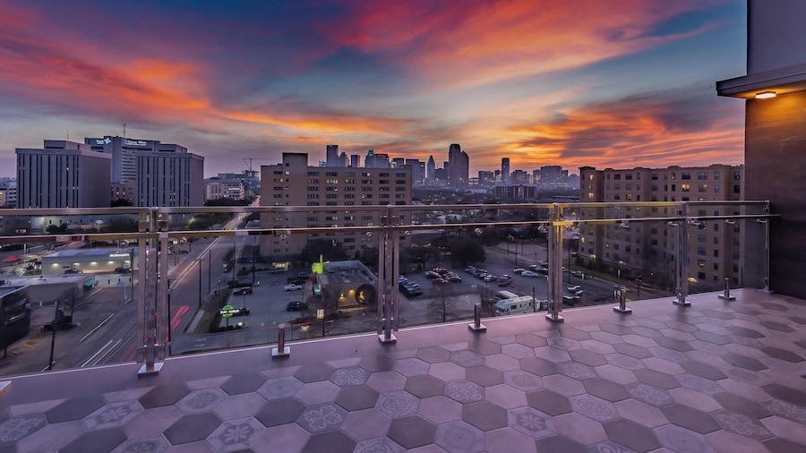 Element Dallas Downtown East