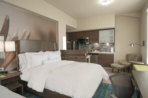 Pillowtop beds, in-room safe, desk, laptop workspace - Element Dallas Downtown East (Dallas)