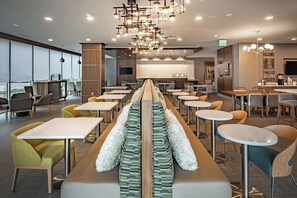 Free daily buffet breakfast - Element by Marriott Dallas Downtown East (Dallas)