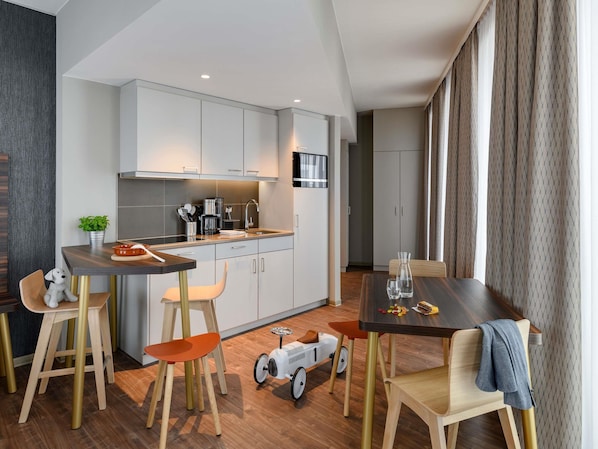 1 bedroom, in-room safe, desk, blackout curtains