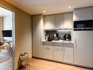 1 bedroom, in-room safe, desk, blackout curtains
