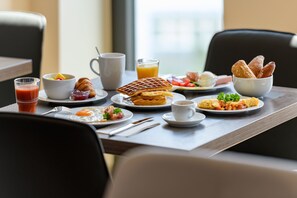 매일 뷔페 아침 식사 유료