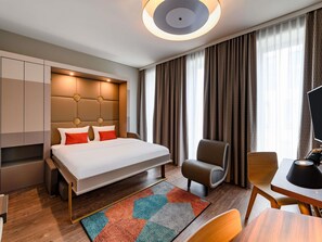1 bedroom, in-room safe, desk, blackout curtains