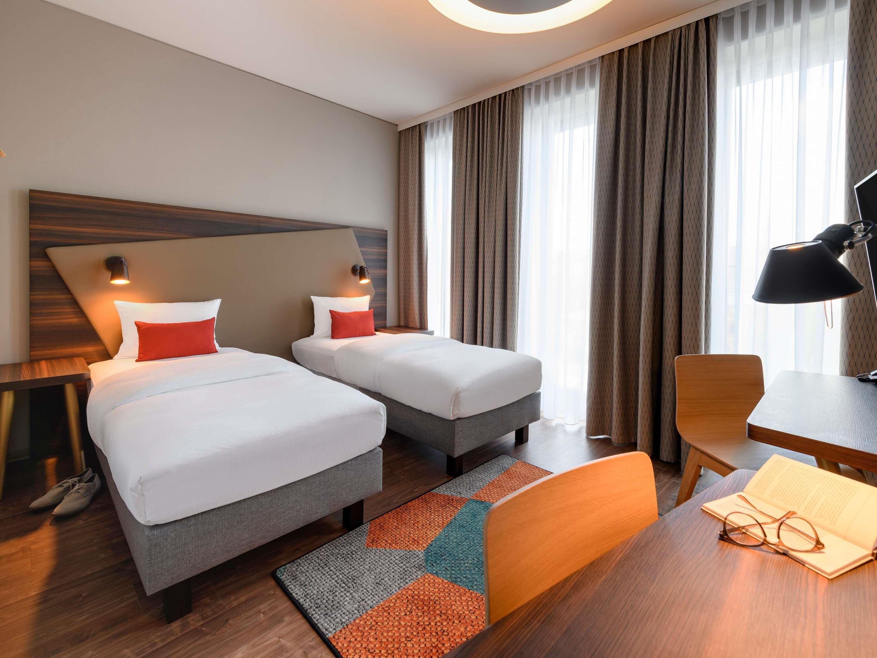 Studio, 1 Double Bed | In-room safe, desk, blackout drapes, soundproofing