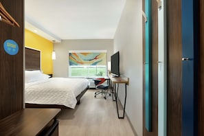 Habitació, 1 llit de matrimoni gran | Roba de llit d'alta qualitat, escriptori i cortines opaques
