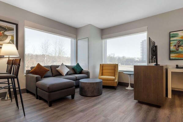 Suite, 1 King Bed, Non Smoking