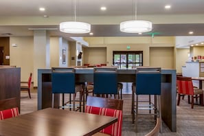 Free daily continental breakfast - Comfort Suites Wooster near University Campus (Wooster)