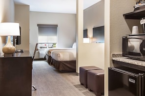 Desk, laptop workspace, blackout drapes, iron/ironing board - Comfort Suites Wooster near University Campus (Wooster)