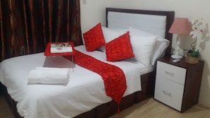 1 Schlafzimmer, hochwertige Bettwaren, Daunenbettdecken