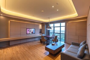 Suite, Multiple Beds, Smoking - Ramada Plaza by Wyndham Changsha Wangcheng (Changsha)