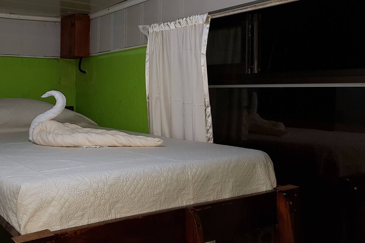 Habitacion #1, cuadruple con bano privado. | Bügeleisen/Bügelbrett, kostenloses WLAN, Bettwäsche