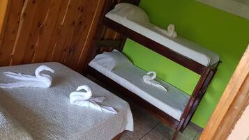 Habitacion #2, dormitorio con bano privado | Iron/ironing board, free WiFi, bed sheets