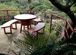 BBQ/picnic area - Moras Place B&B - Hostel (Monteverde)