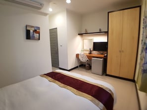 Standard Double Room (202, 203, 302, 303) | Desk, blackout drapes, rollaway beds, free WiFi - Tainan Yi Zhan (Tainan)