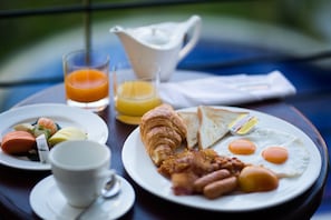 Daily continental breakfast (USD 5 per person)