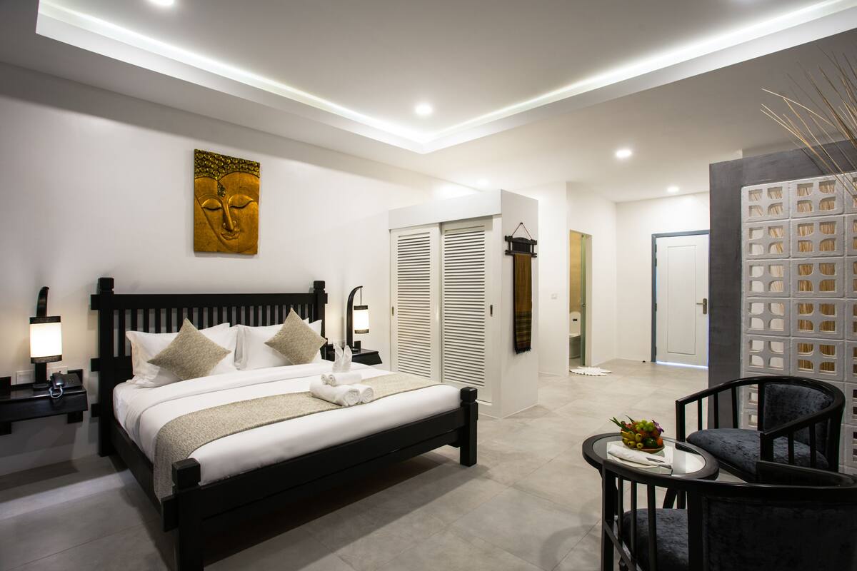 Premium bedding, minibar, in-room safe, individually decorated