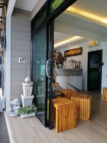 Exterior. Kaocharoen Place