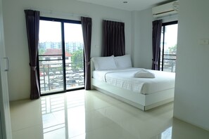 Double Room | Blackout drapes, iron/ironing board, free WiFi - Kaocharoen Place (Surat Thani)