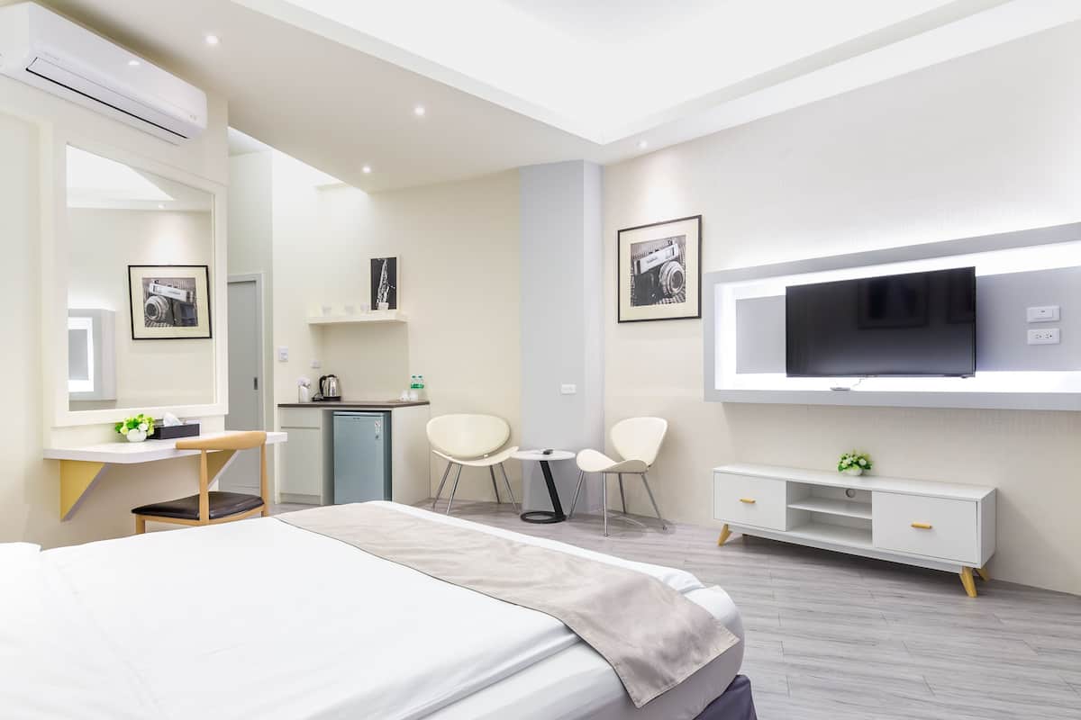 1 habitación, ropa de cama de alta calidad y escritorio