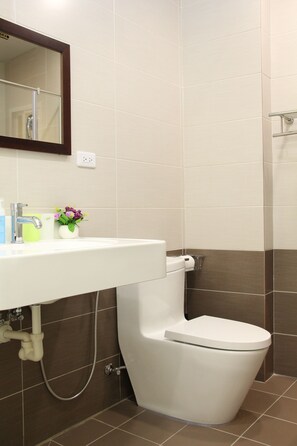 1 bedroom, premium bedding, desk, soundproofing - Good Time Warm Home (Tainan)