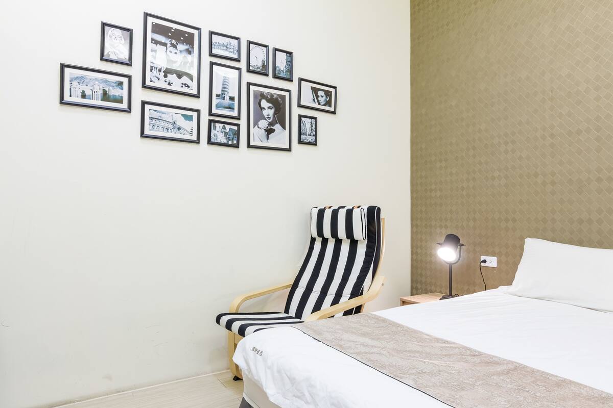 1 habitación, ropa de cama de alta calidad y escritorio
