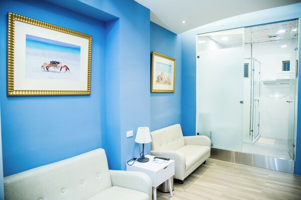 1 bedroom, premium bedding, desk, soundproofing - Good Time Warm Home (Tainan)