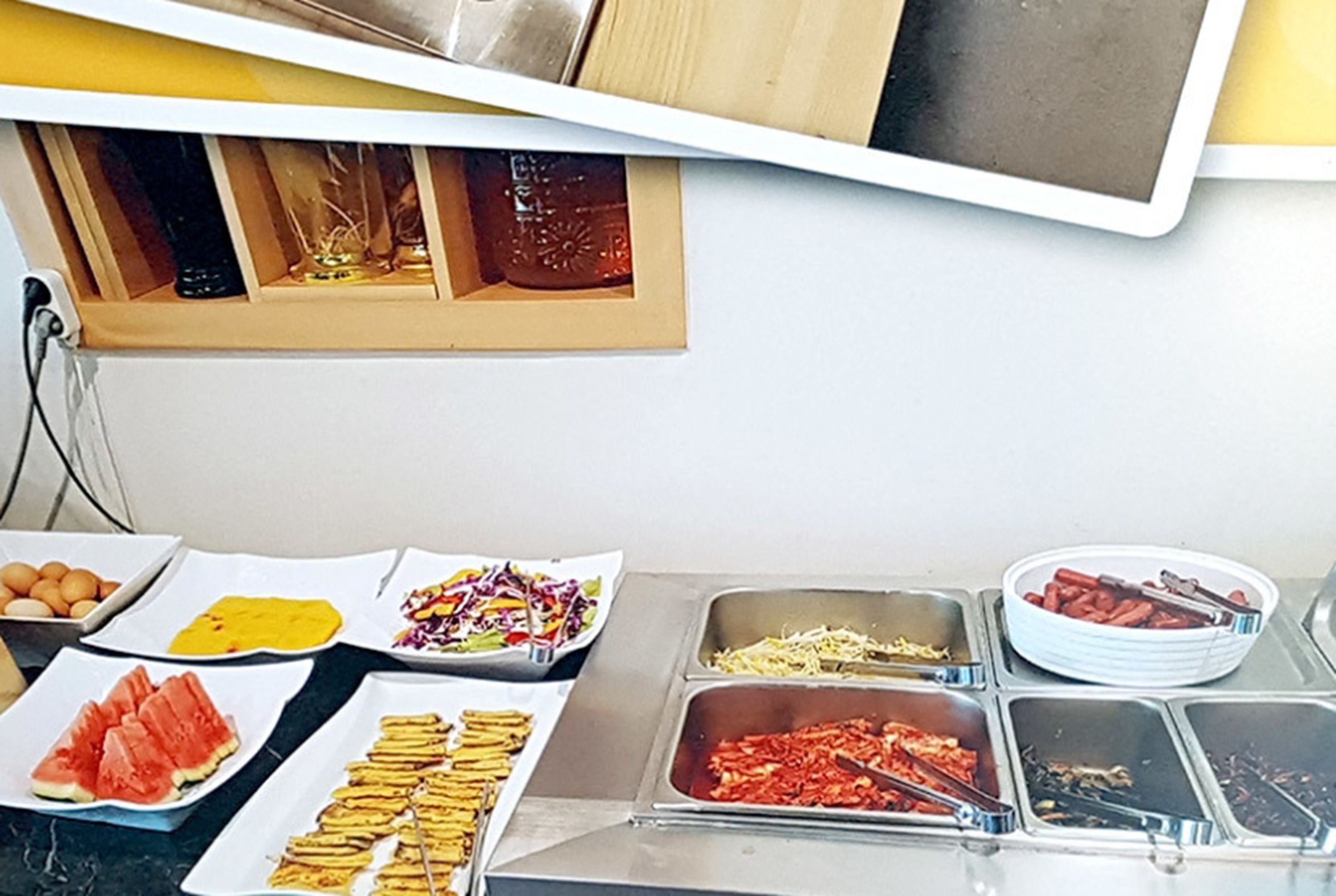 daily buffet breakfast (krw 7500 per person)