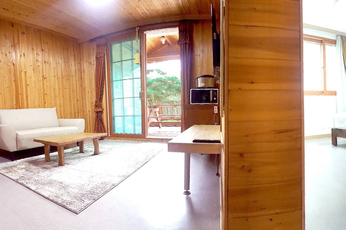 42-inch flat-screen tv with cable channels, tv