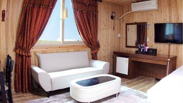 Deluxe Twin Room | Room amenity