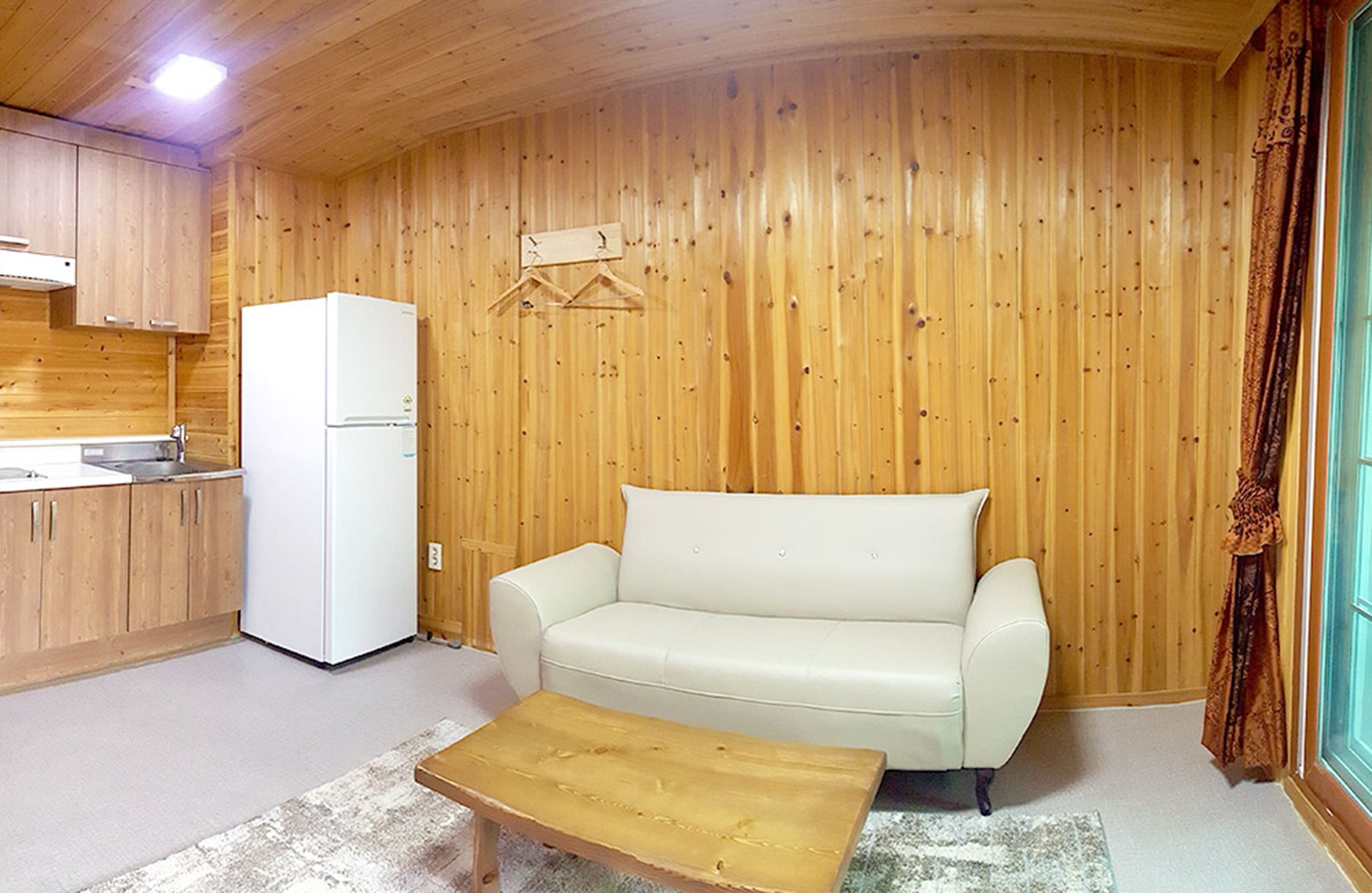 deluxe twin room | living area | 42-inch flat-screen tv with cable channels, tv