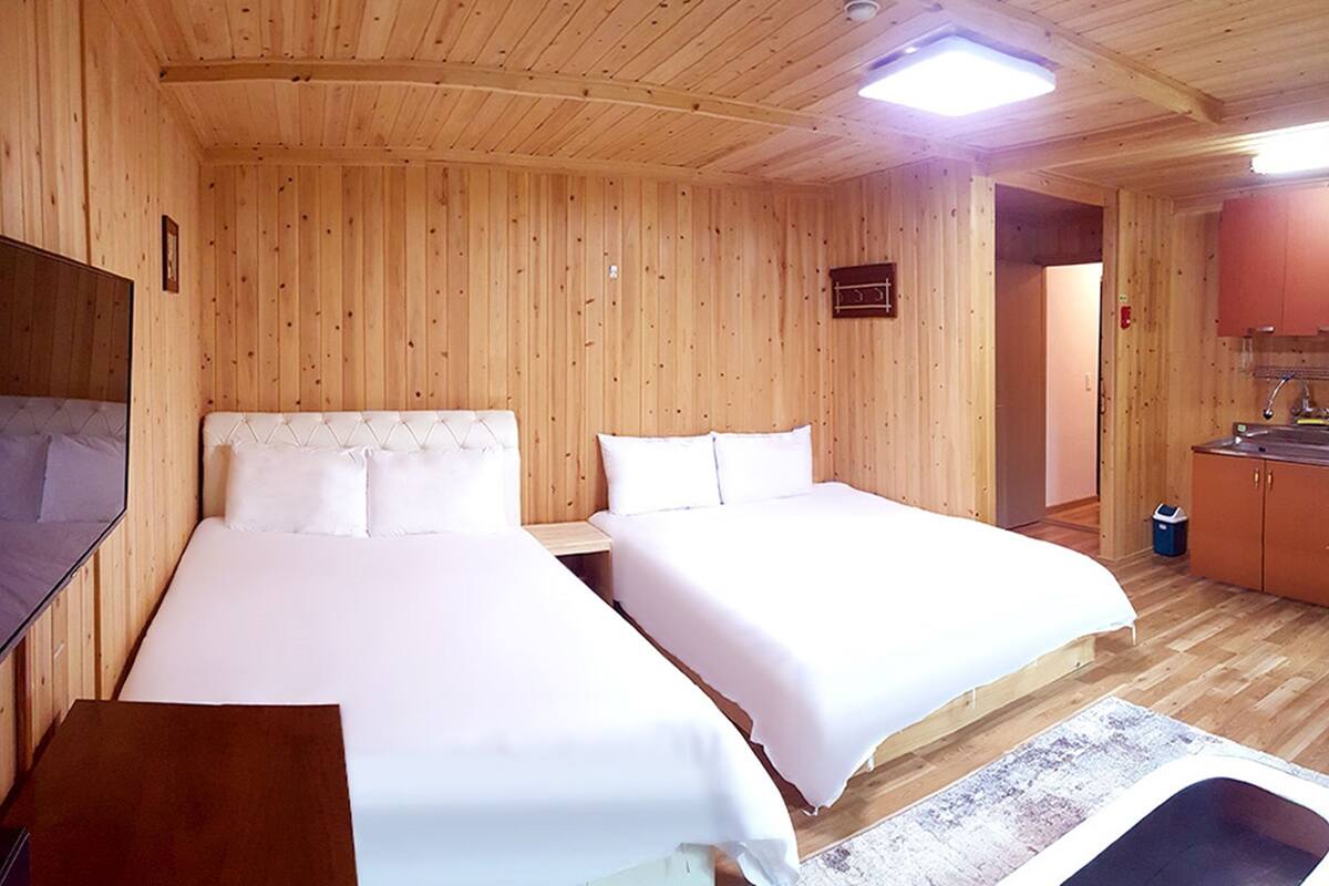 Deluxe Twin Room | Soundproofing, free WiFi, bed sheets