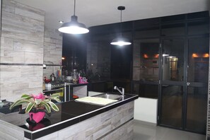 Standard-Apartment, 2 Schlafzimmer | Eigene Küche | Kühlschrank, Mikrowelle, Ofen, Herdplatte