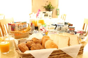 Free daily local cuisine breakfast - Pension Green Grass (Kamakura)