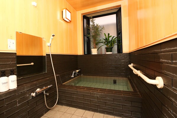 Shared bathroom - Pension Green Grass (Kamakura)