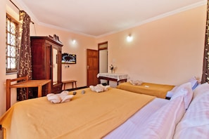 In-room safe, blackout curtains, free WiFi, bed sheets