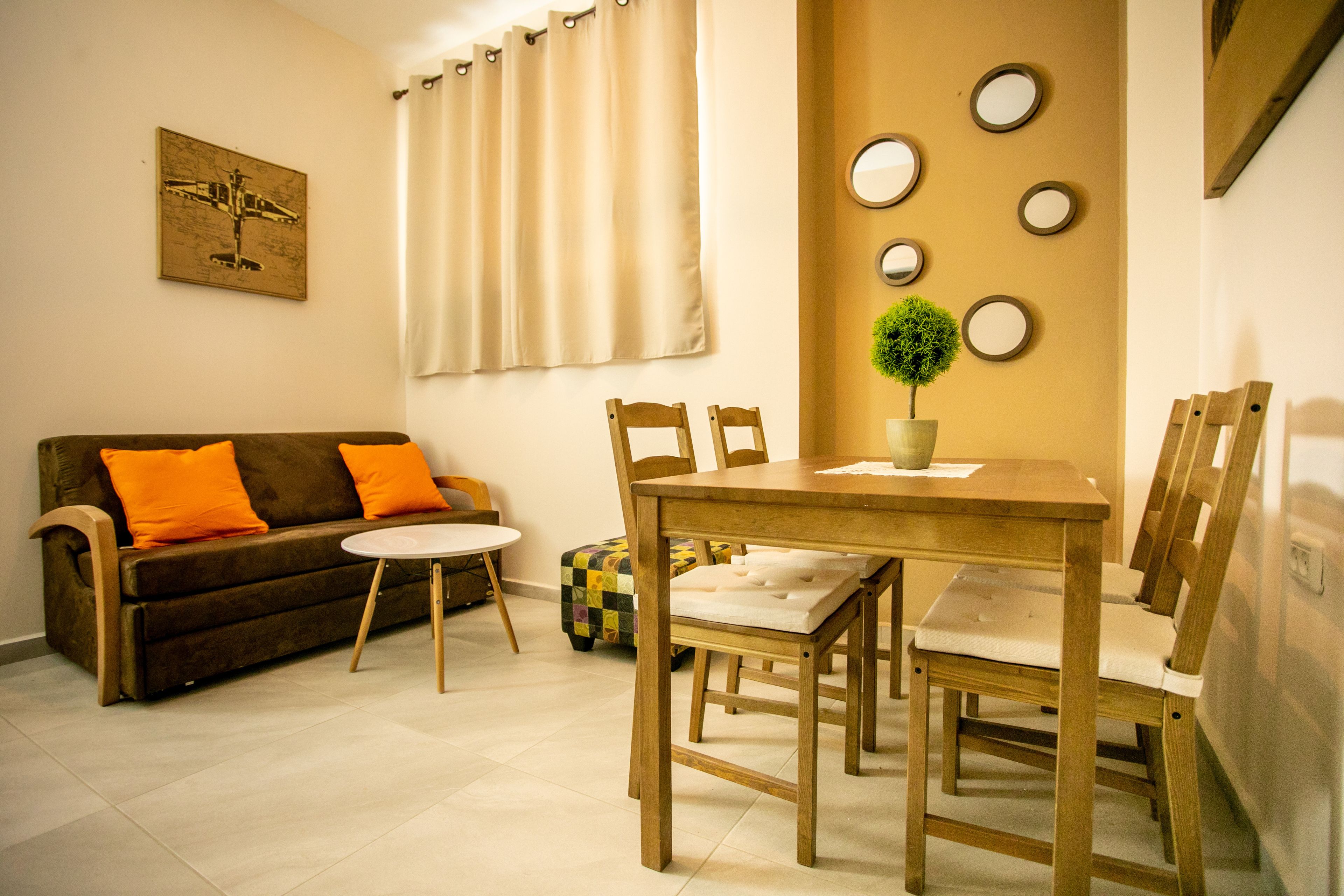 Boutique Suite | Minibar, trang trí khác biệt, trang bị nội thất với thiết kế riêng biệt 