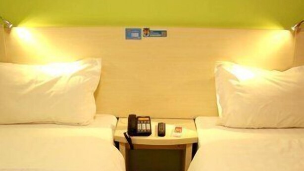 Room - 7 Days Inn (Huludao)