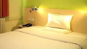 Room - 7 Days Inn (Huludao)