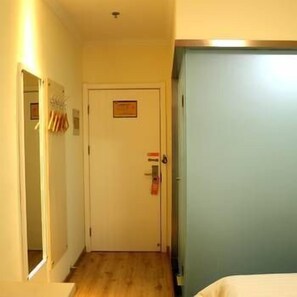 Room - 7 Days Inn (Huludao)