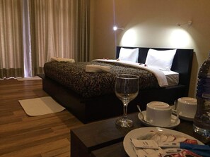 Chambre Double Deluxe, 1 grand lit, vue parc, côté jardin | 1 chambre, chambres insonorisées, Wi-Fi gratuit