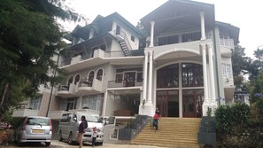 ด้านหน้าที่พัก