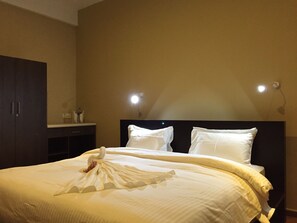 Deluxe Double Room, 1 Queen Bed, Park View, Garden Area | 1 bedroom, soundproofing, free WiFi - Panorama Green View Hotel (Nuwara Eliya)
