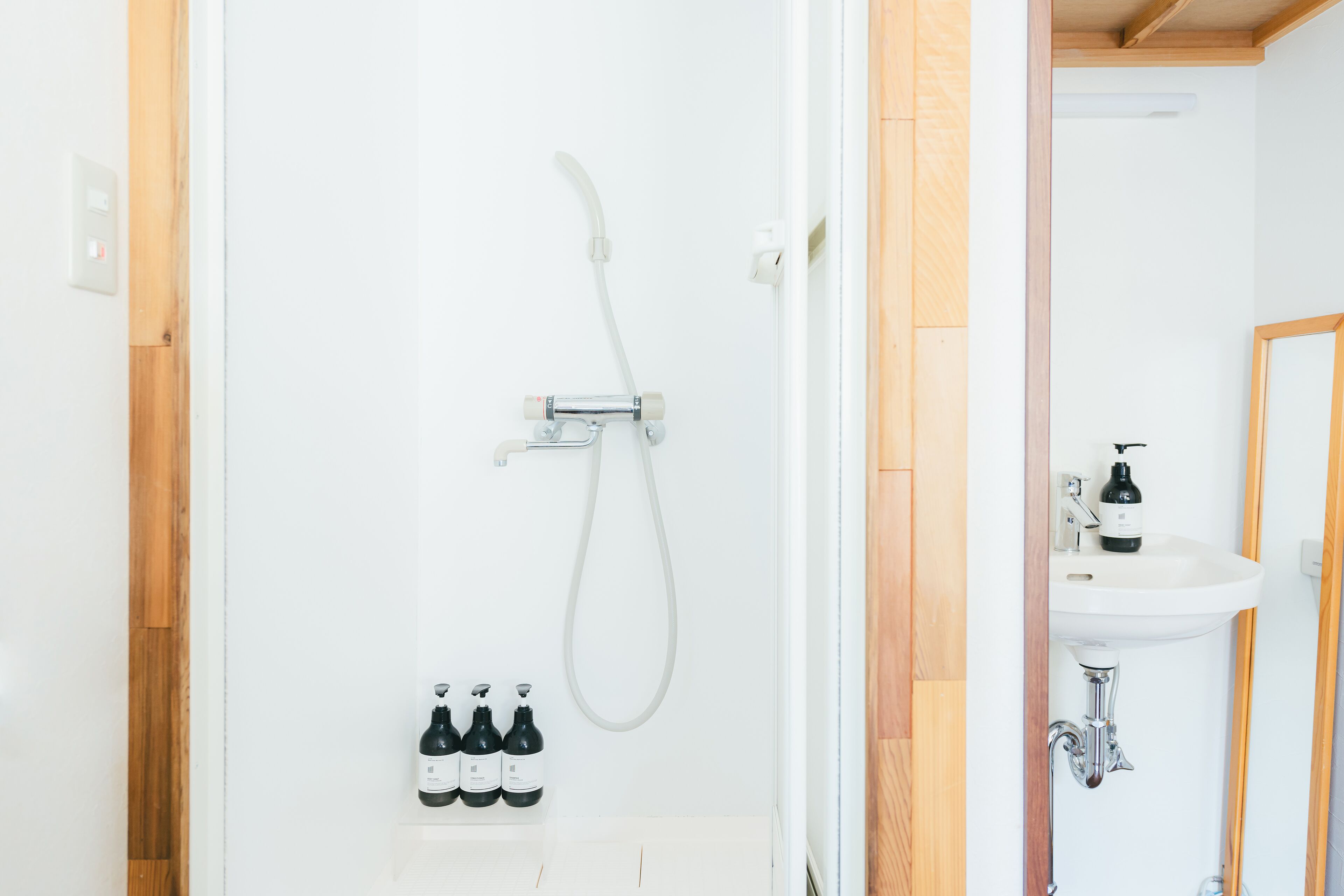 Comfort Twin Room | Bathroom | Shower, free toiletries, hair dryer, slippers